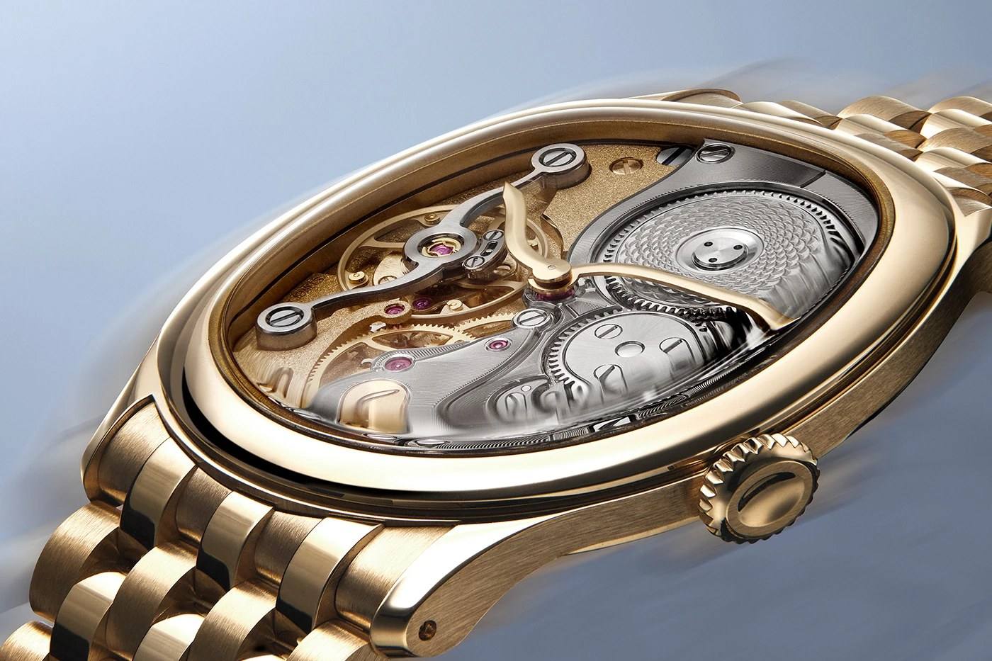 Berneron Mirage Miroir in yellow gold on its seven-row solid-gold bracelet.