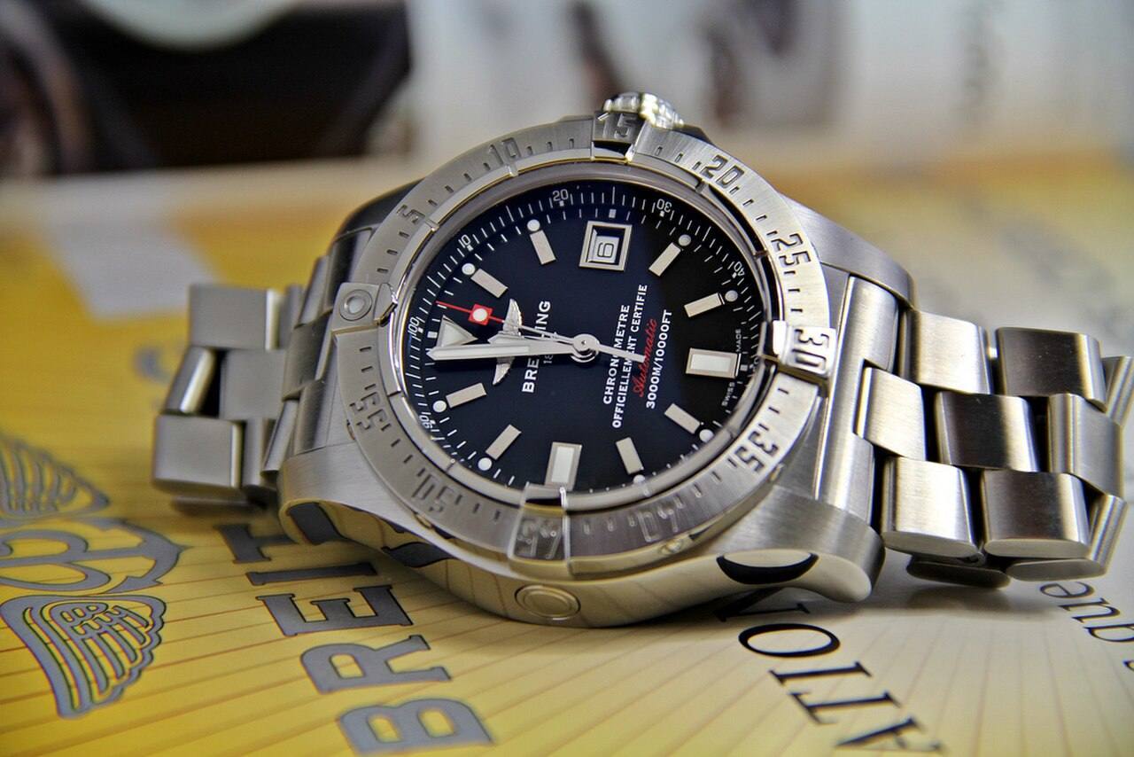 Breitling Avenger Seawolf dial with full Chronometre Officiellement Certifie signature